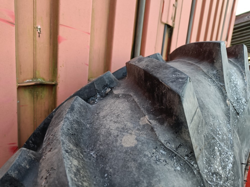 Комплетно тркало Taurus 18.4R38 renkaat - Fendt Farmer: слика 12 Комплетно тркало Taurus 18.4R38 renkaat - Fendt Farmer: слика 12