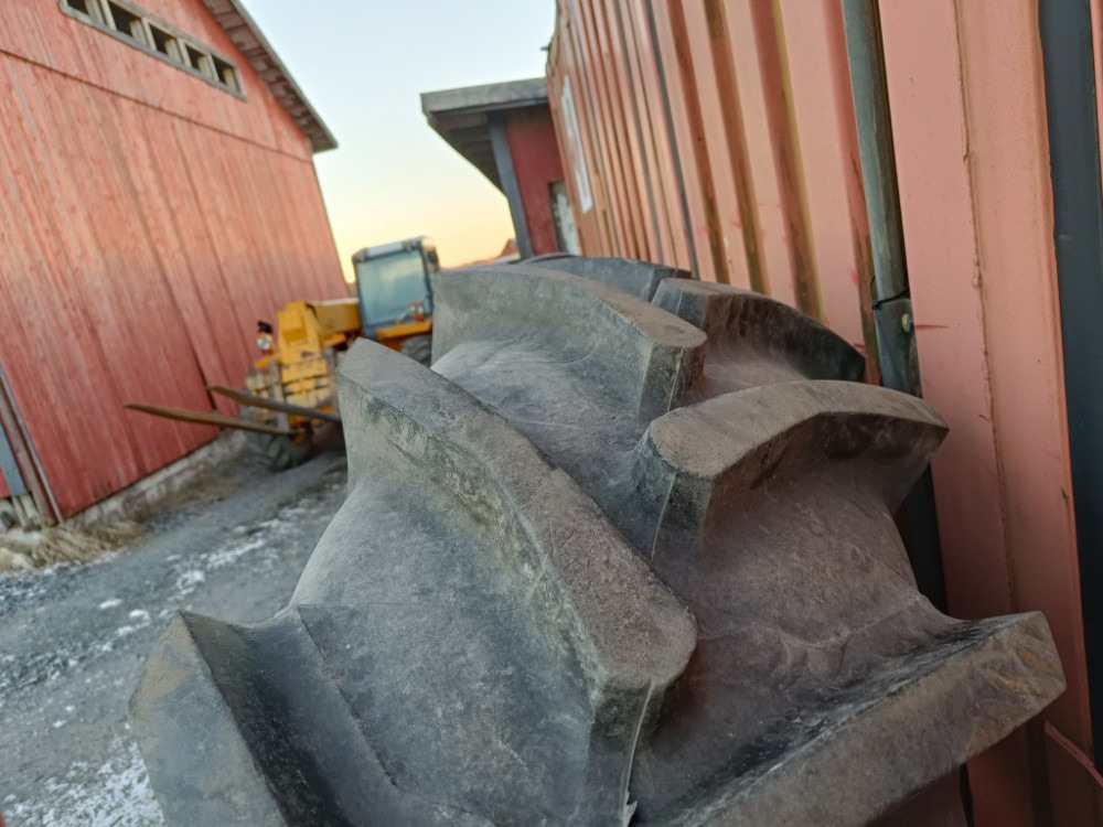 Комплетно тркало Taurus 18.4R38 renkaat - Fendt Farmer: слика 16 Комплетно тркало Taurus 18.4R38 renkaat - Fendt Farmer: слика 16