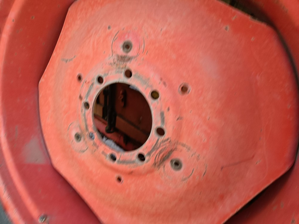 Комплетно тркало Taurus 18.4R38 renkaat - Fendt Farmer: слика 9 Комплетно тркало Taurus 18.4R38 renkaat - Fendt Farmer: слика 9