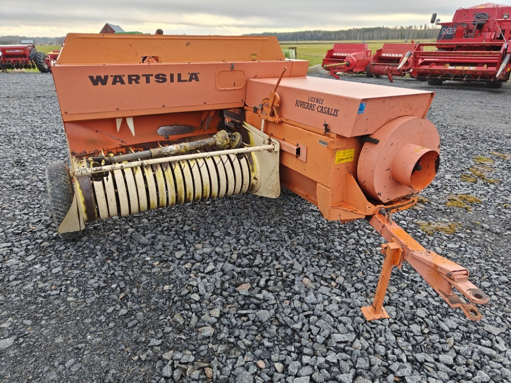 Wärtsilä Rivierra Casalis PHP150 - Балирка за квадратни бали: слика 1 Wärtsilä Rivierra Casalis PHP150 - Балирка за квадратни бали: слика 1