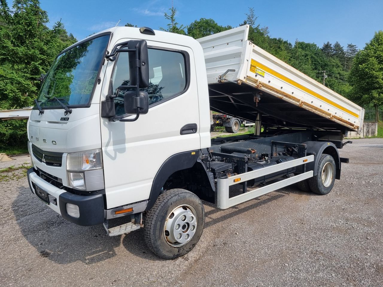 FUSO Canter 6C18 4x4 3 way tipper (only 35tkm) - Кипер: слика 1 FUSO Canter 6C18 4x4 3 way tipper (only 35tkm) - Кипер: слика 1