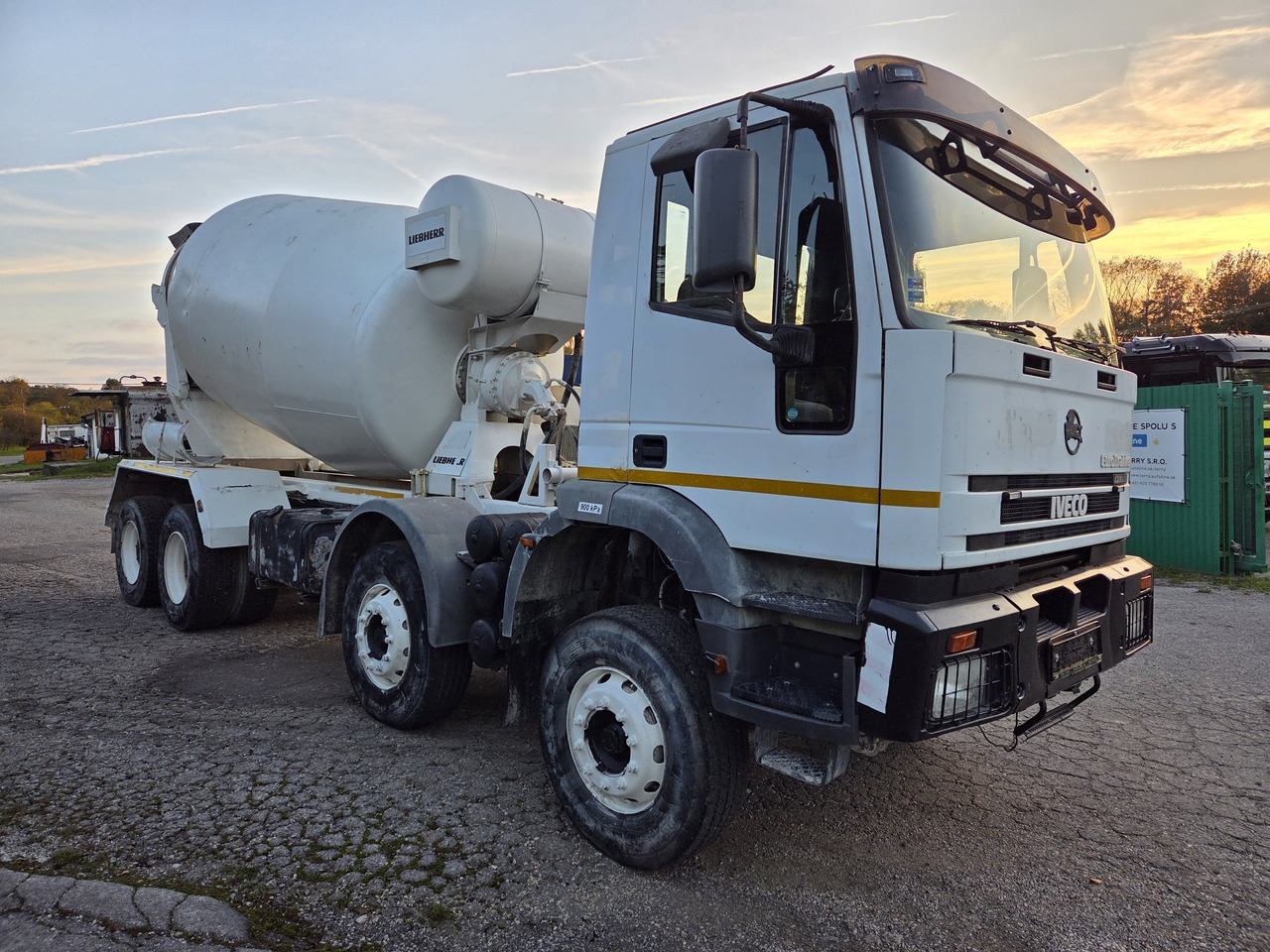 IVECO EURO TRAKKER MP340E35HB 8x4 MIX (chassis ) - Камион миксер за бетон: слика 3 IVECO EURO TRAKKER MP340E35HB 8x4 MIX (chassis ) - Камион миксер за бетон: слика 3