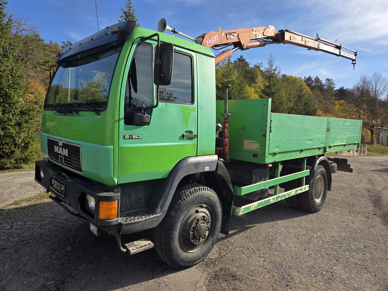 MAN 8.163 4x4 + crane FASSI F45A.22 - Камион со платформа: слика 1 MAN 8.163 4x4 + crane FASSI F45A.22 - Камион со платформа: слика 1