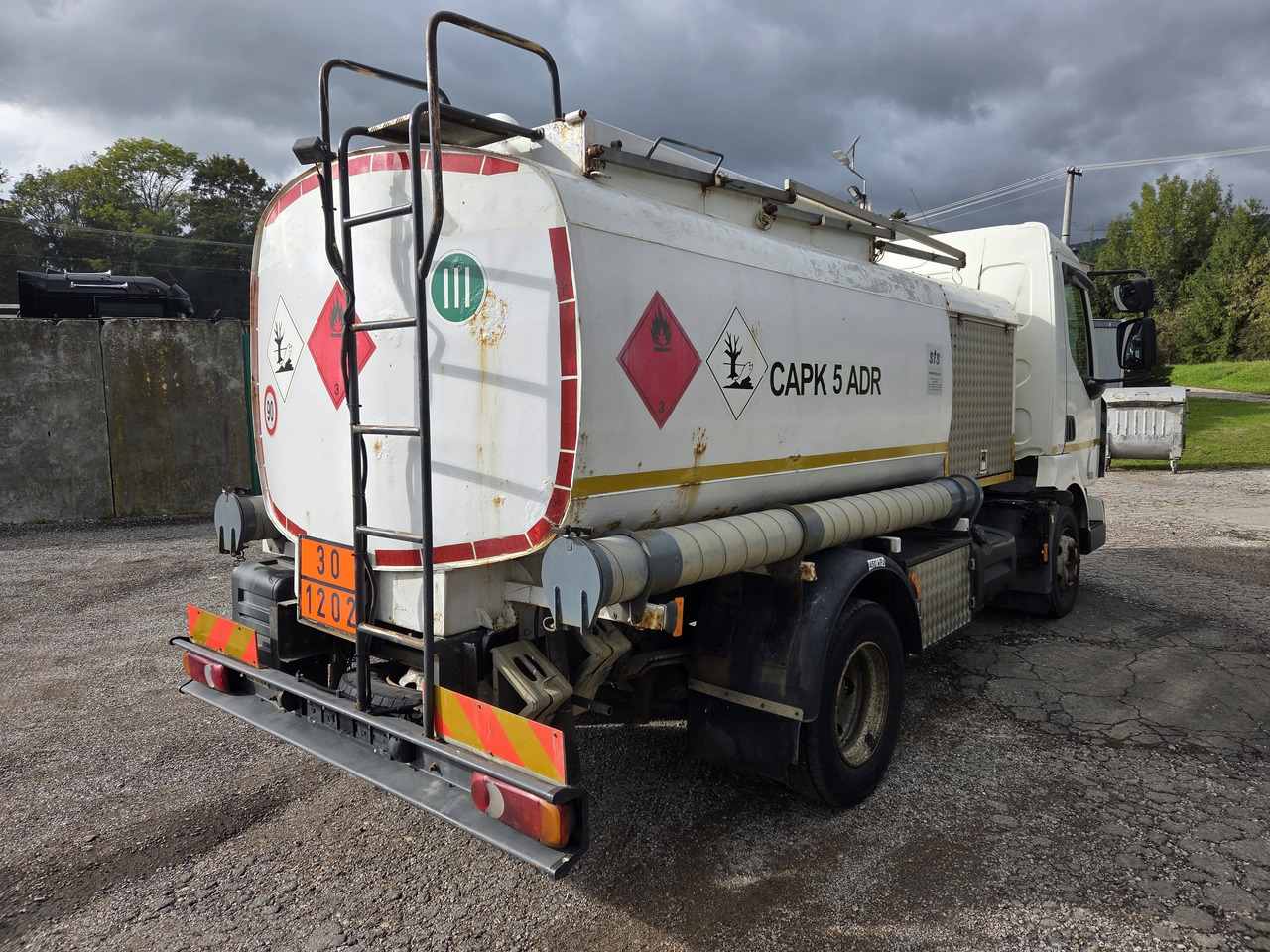 RENAULT MIDLUM 180.10 diesel tanker + dispensing + print - Камион цистерна: слика 4 RENAULT MIDLUM 180.10 diesel tanker + dispensing + print - Камион цистерна: слика 4