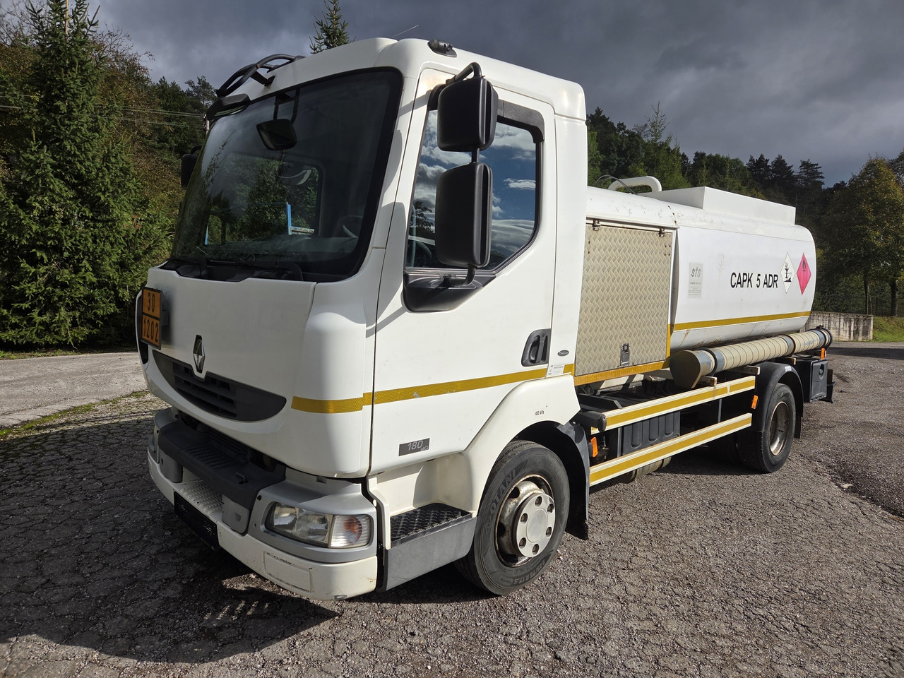RENAULT MIDLUM 180.10 diesel tanker + dispensing + print - Камион цистерна: слика 1 RENAULT MIDLUM 180.10 diesel tanker + dispensing + print - Камион цистерна: слика 1