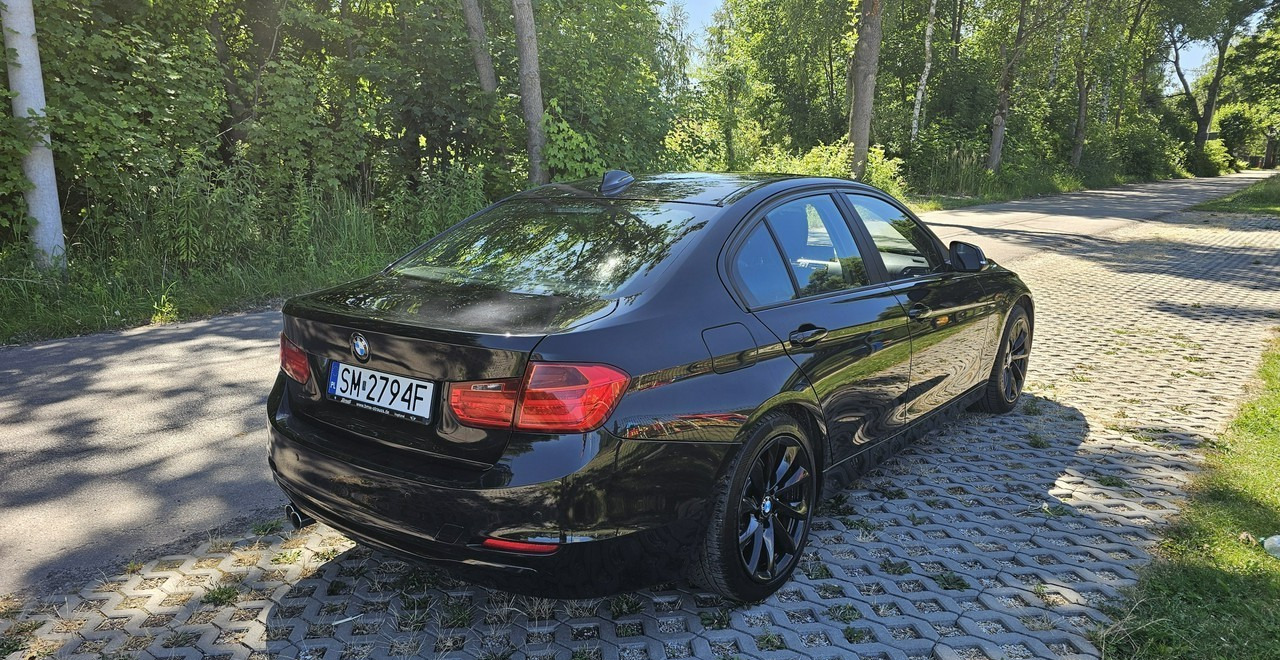 BMW SERIA 3 V (F30/F31/F34) BMW SERIA 3 BMW 330D xDrive ładny stan 4x4 sedan - Седан: слика 4 BMW SERIA 3 V (F30/F31/F34) BMW SERIA 3 BMW 330D xDrive ładny stan 4x4 sedan - Седан: слика 4