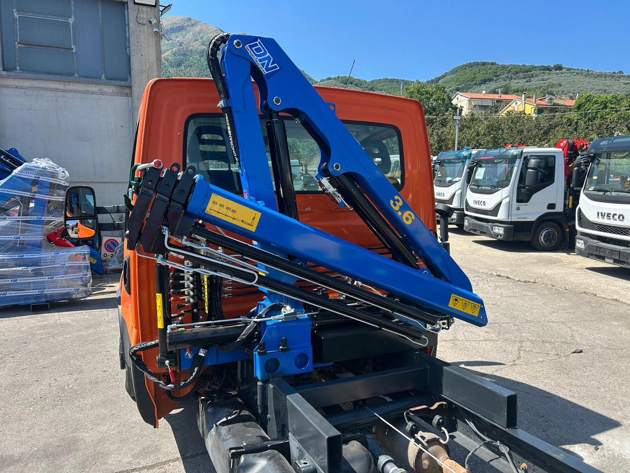 Камион со кран IVECO DAILY 35-140: слика 22