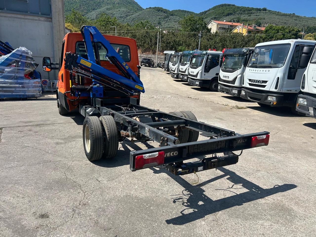 Камион со кран IVECO DAILY 35-140: слика 16