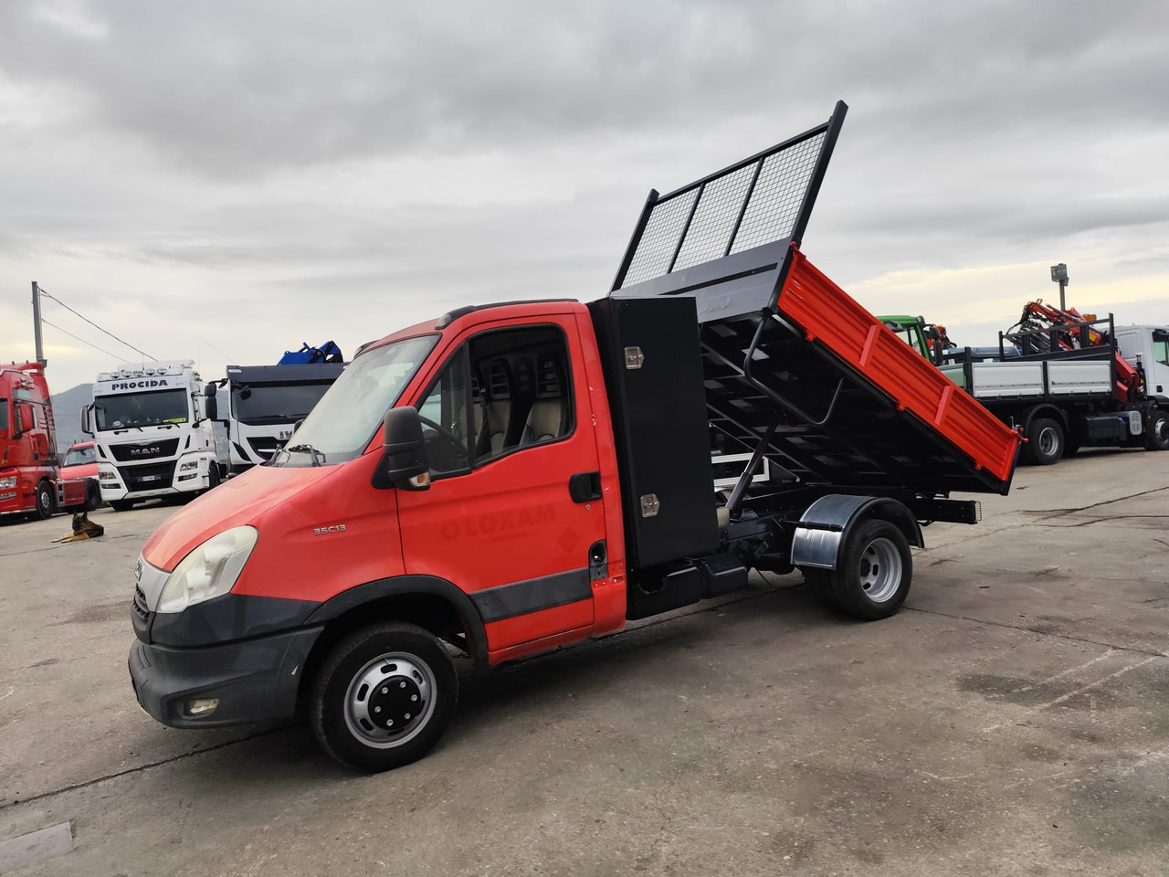 Комби кипер IVECO DAILY 35C13: слика 12