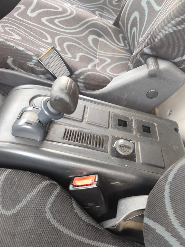 IVECO EUROCARGO 120E28P - Камион со кабинска шасија: слика 4 IVECO EUROCARGO 120E28P - Камион со кабинска шасија: слика 4