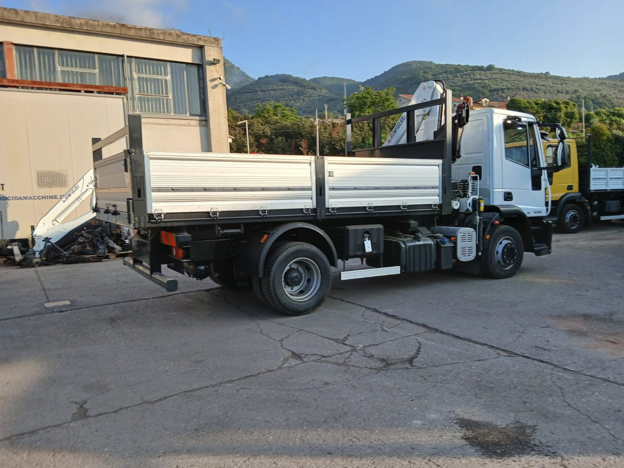IVECO EUROCARGO 120E28P - Камион со кран: слика 4 IVECO EUROCARGO 120E28P - Камион со кран: слика 4