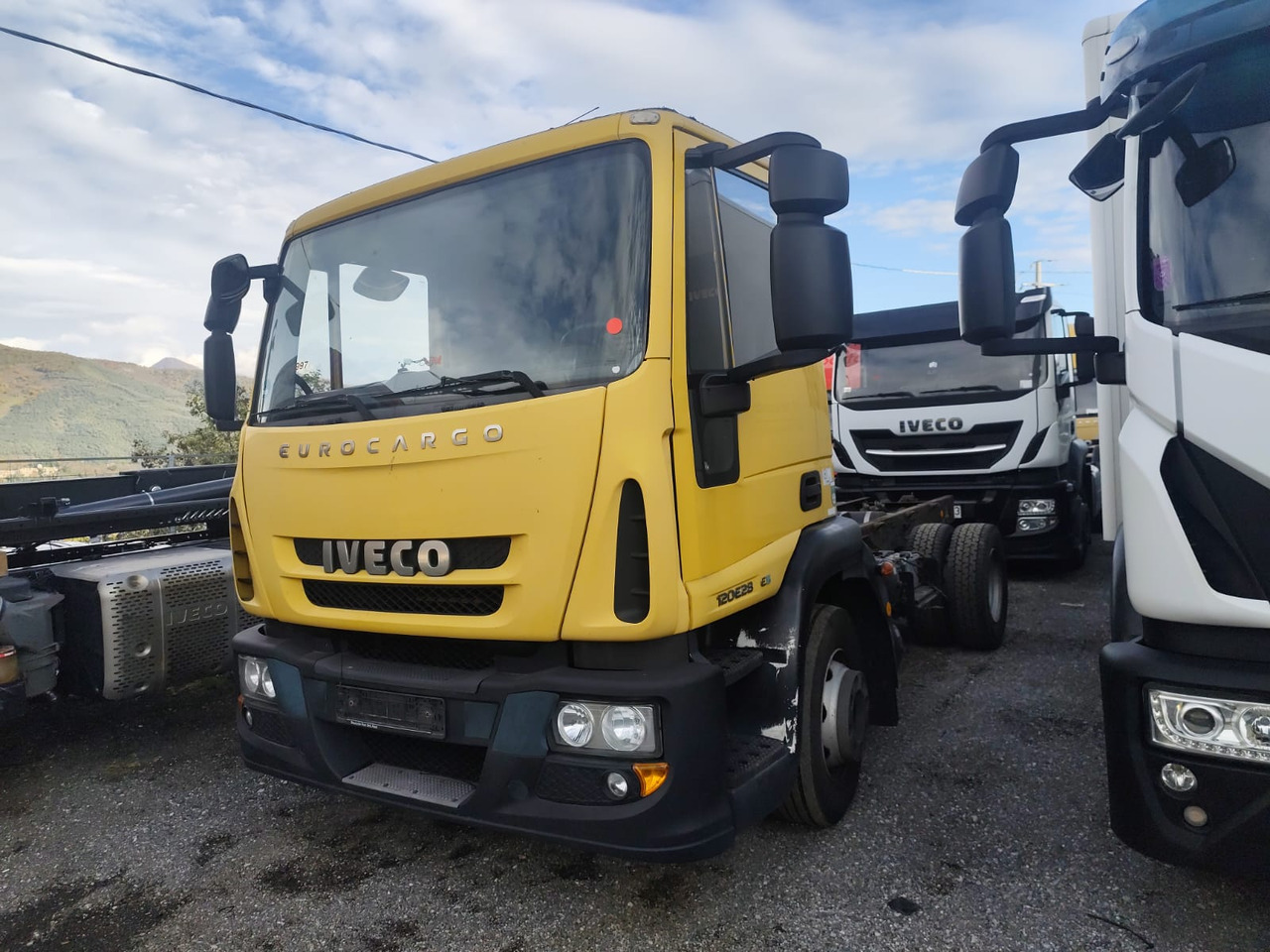 IVECO EUROCARGO 120E28P - Камион со кабинска шасија: слика 1 IVECO EUROCARGO 120E28P - Камион со кабинска шасија: слика 1