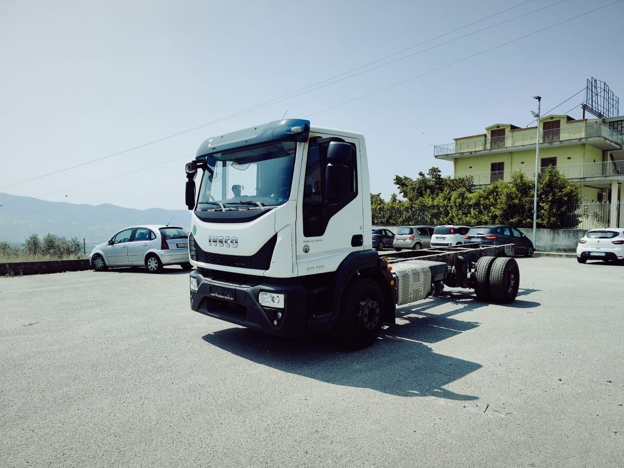 IVECO EUROCARGO 160-280 - Камион со кабинска шасија, Камион со кран: слика 1 IVECO EUROCARGO 160-280 - Камион со кабинска шасија, Камион со кран: слика 1