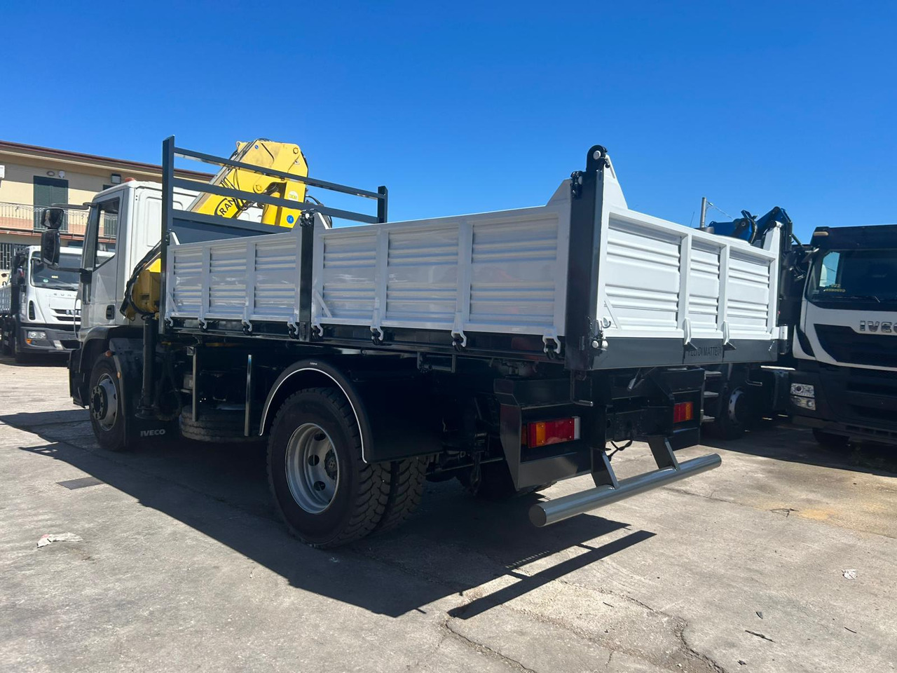 Камион со кран, Кипер IVECO EUROCARGO 160E28: слика 13