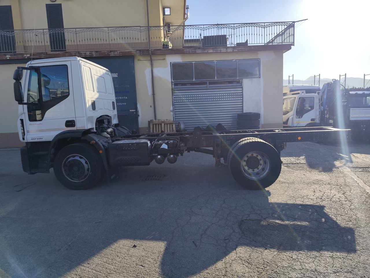 IVECO EUROCARGO 180-250 - Камион со кабинска шасија, Камион со кран: слика 5 IVECO EUROCARGO 180-250 - Камион со кабинска шасија, Камион со кран: слика 5