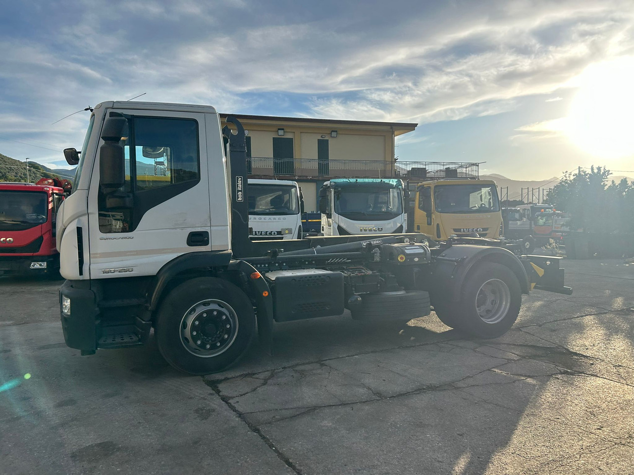 IVECO EUROCARGO 180-250 - Камион со кука за подигање, Камион со кран: слика 3 IVECO EUROCARGO 180-250 - Камион со кука за подигање, Камион со кран: слика 3