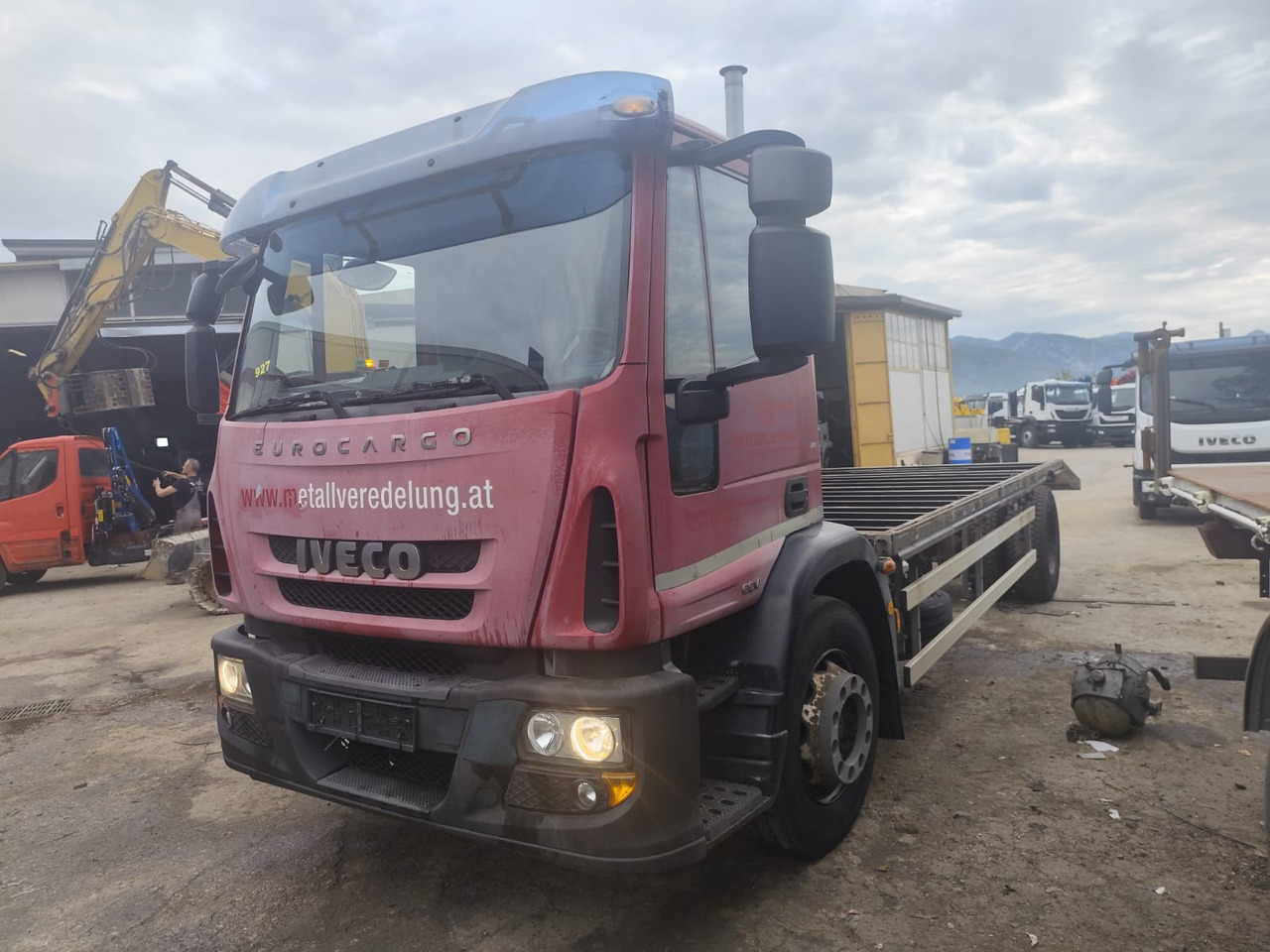 IVECO EUROCARGO 180E30 - Камион со платформа: слика 2 IVECO EUROCARGO 180E30 - Камион со платформа: слика 2