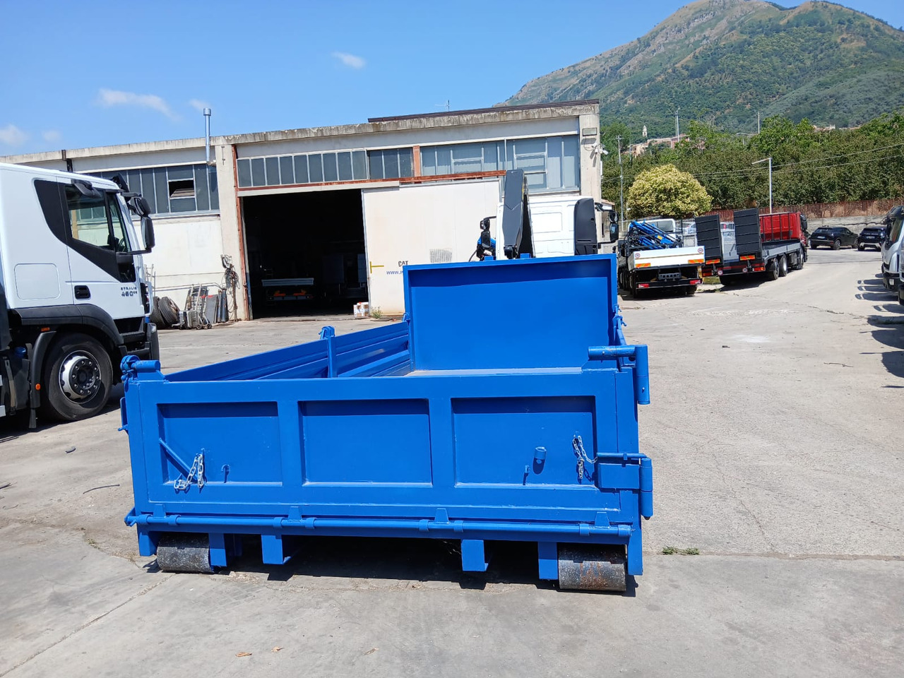 IVECO EUROCARGO 190EL25 - Камион со кука за подигање: слика 4 IVECO EUROCARGO 190EL25 - Камион со кука за подигање: слика 4