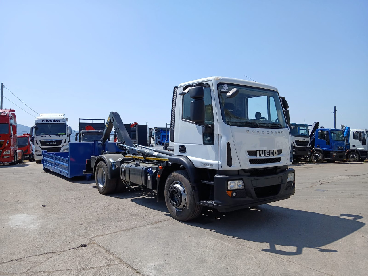 IVECO EUROCARGO 190EL25 - Камион со кука за подигање: слика 1 IVECO EUROCARGO 190EL25 - Камион со кука за подигање: слика 1