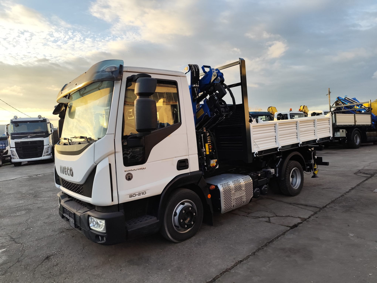 Камион со кран, Кипер IVECO EUROCARGO 80-210: слика 40 Камион со кран, Кипер IVECO EUROCARGO 80-210: слика 40