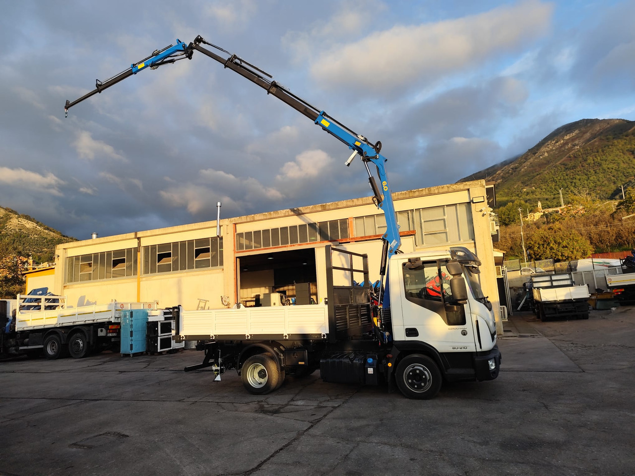 Камион со кран, Кипер IVECO EUROCARGO 80-210: слика 31 Камион со кран, Кипер IVECO EUROCARGO 80-210: слика 31