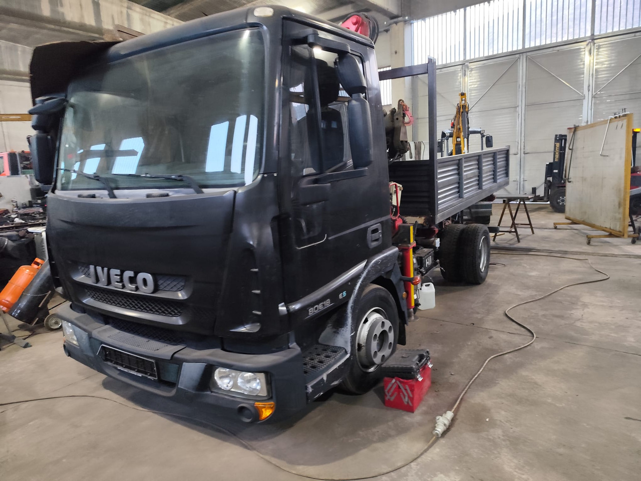 IVECO EUROCARGO 80E18 - Камион со кран, Кипер: слика 1 IVECO EUROCARGO 80E18 - Камион со кран, Кипер: слика 1