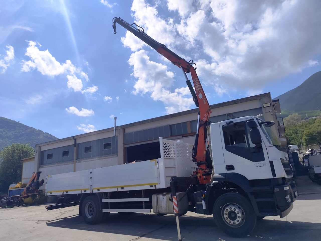 IVECO STRALIS 190S31 - Камион со кран: слика 3 IVECO STRALIS 190S31 - Камион со кран: слика 3