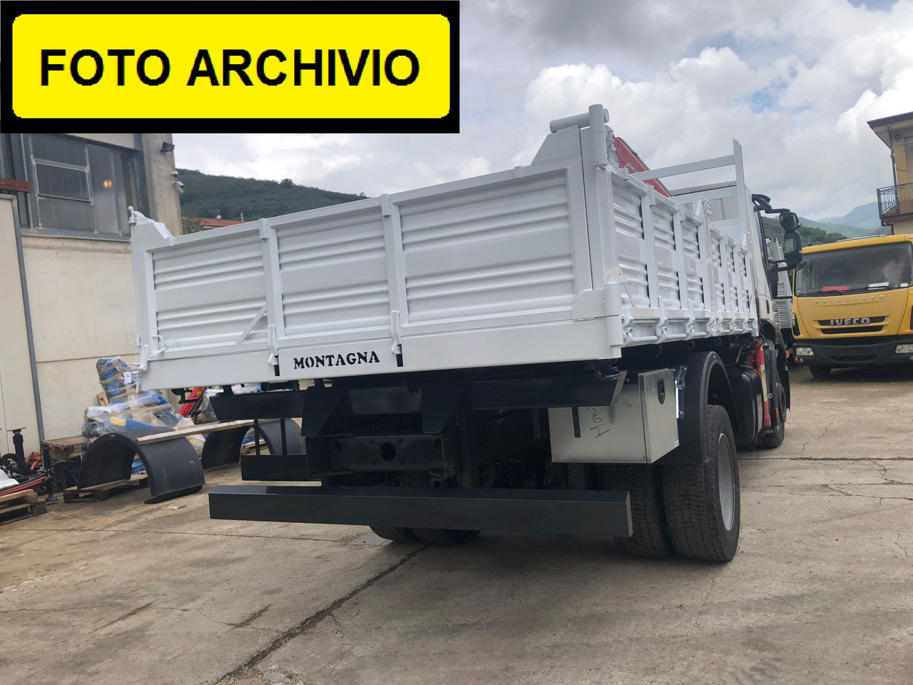 IVECO STRALIS 190S31 - Камион со кран: слика 2 IVECO STRALIS 190S31 - Камион со кран: слика 2