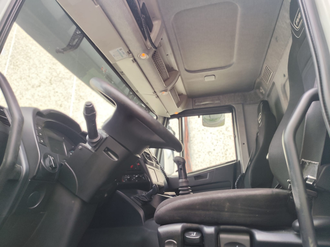 IVECO STRALIS AD 260S31 XP - Камион со кабинска шасија: слика 5 IVECO STRALIS AD 260S31 XP - Камион со кабинска шасија: слика 5