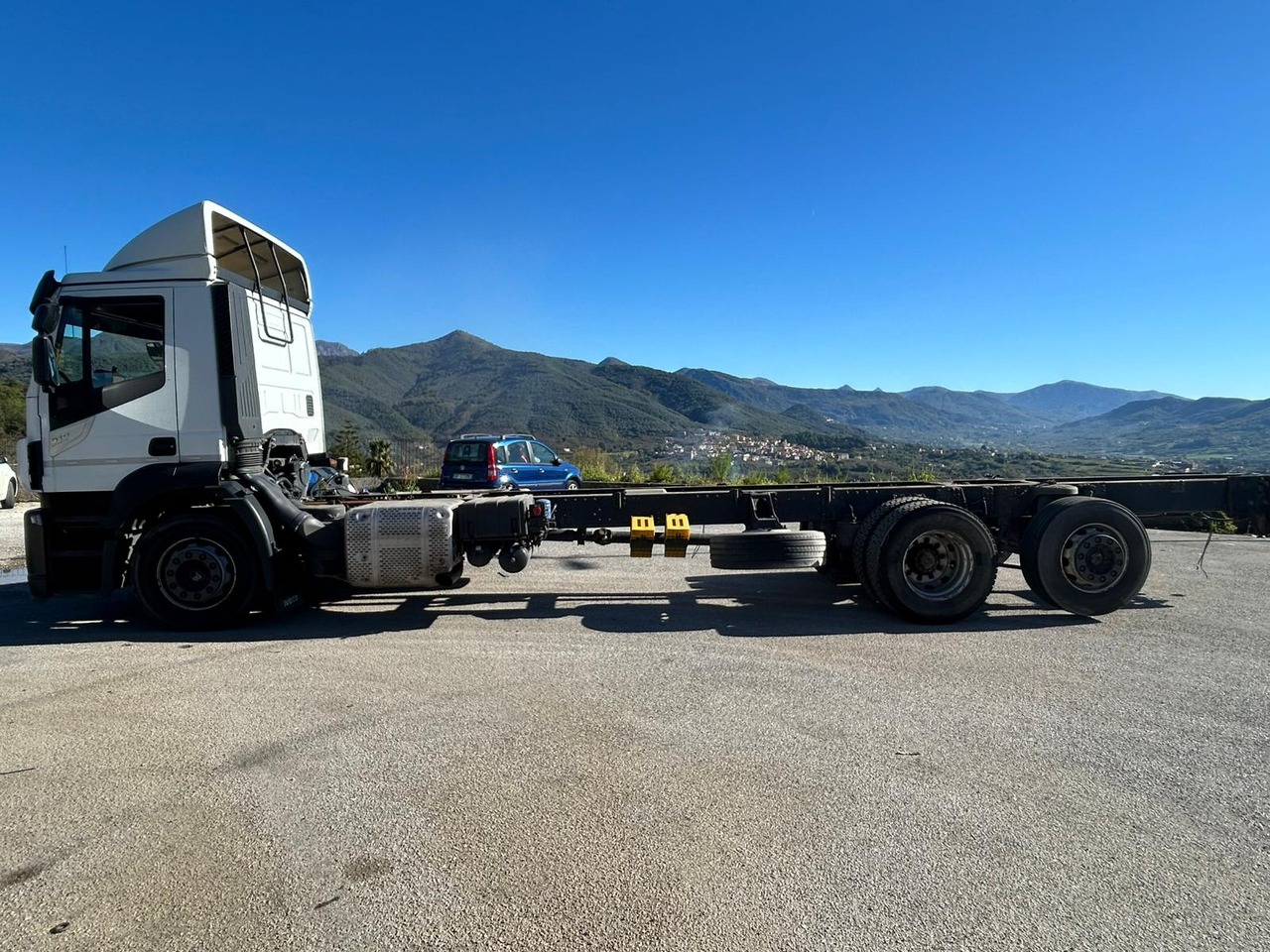 IVECO STRALIS AD 260S31 XP - Камион со кабинска шасија: слика 2 IVECO STRALIS AD 260S31 XP - Камион со кабинска шасија: слика 2