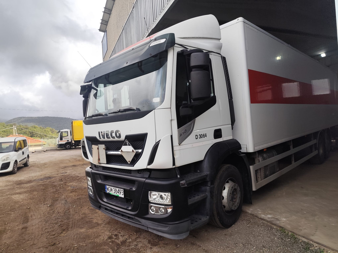 IVECO STRALIS AD 260S31 XP - Камион сандучар: слика 1 IVECO STRALIS AD 260S31 XP - Камион сандучар: слика 1