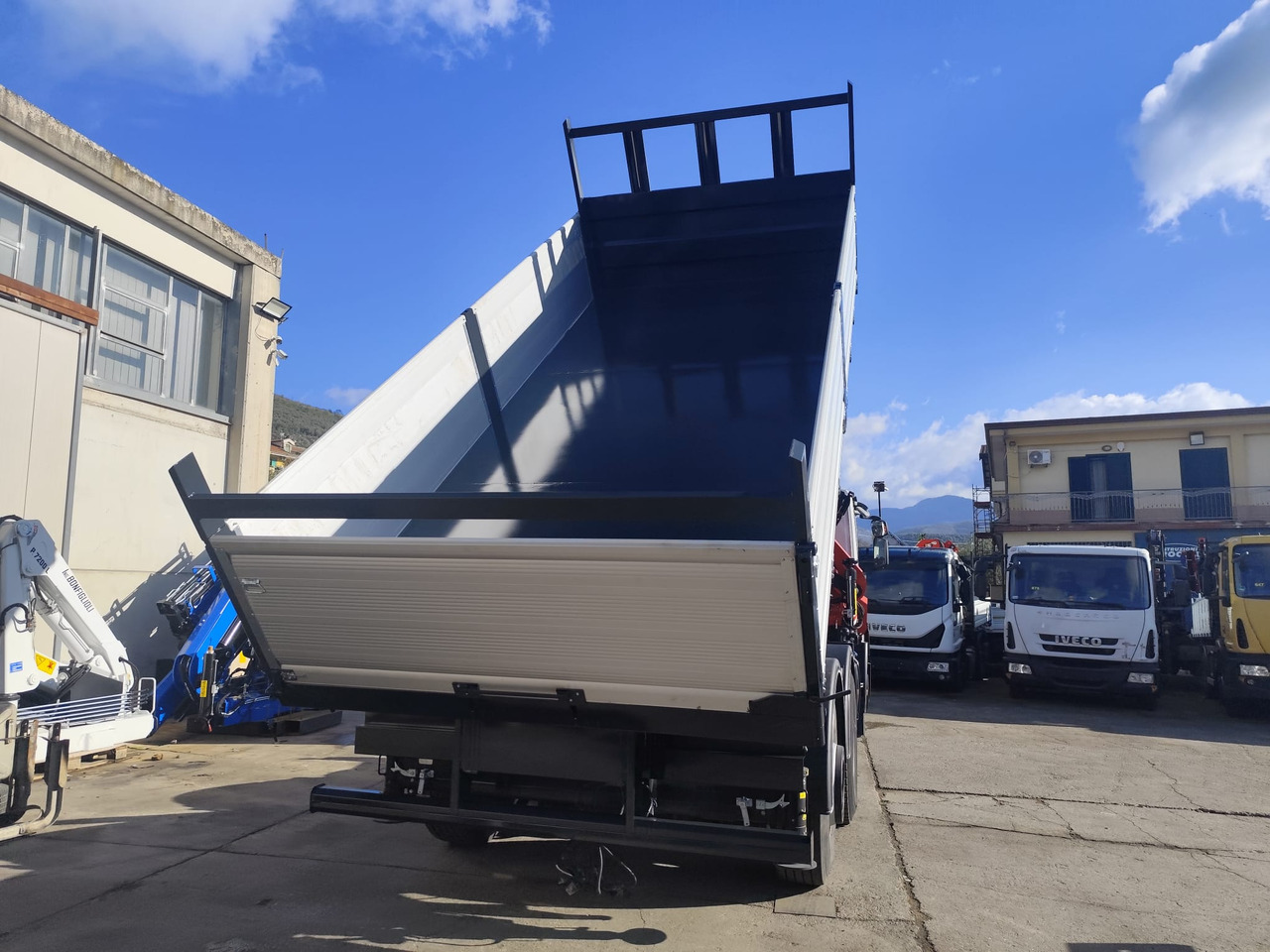 Камион со кран IVECO STRALIS CUBE 260S31: слика 6