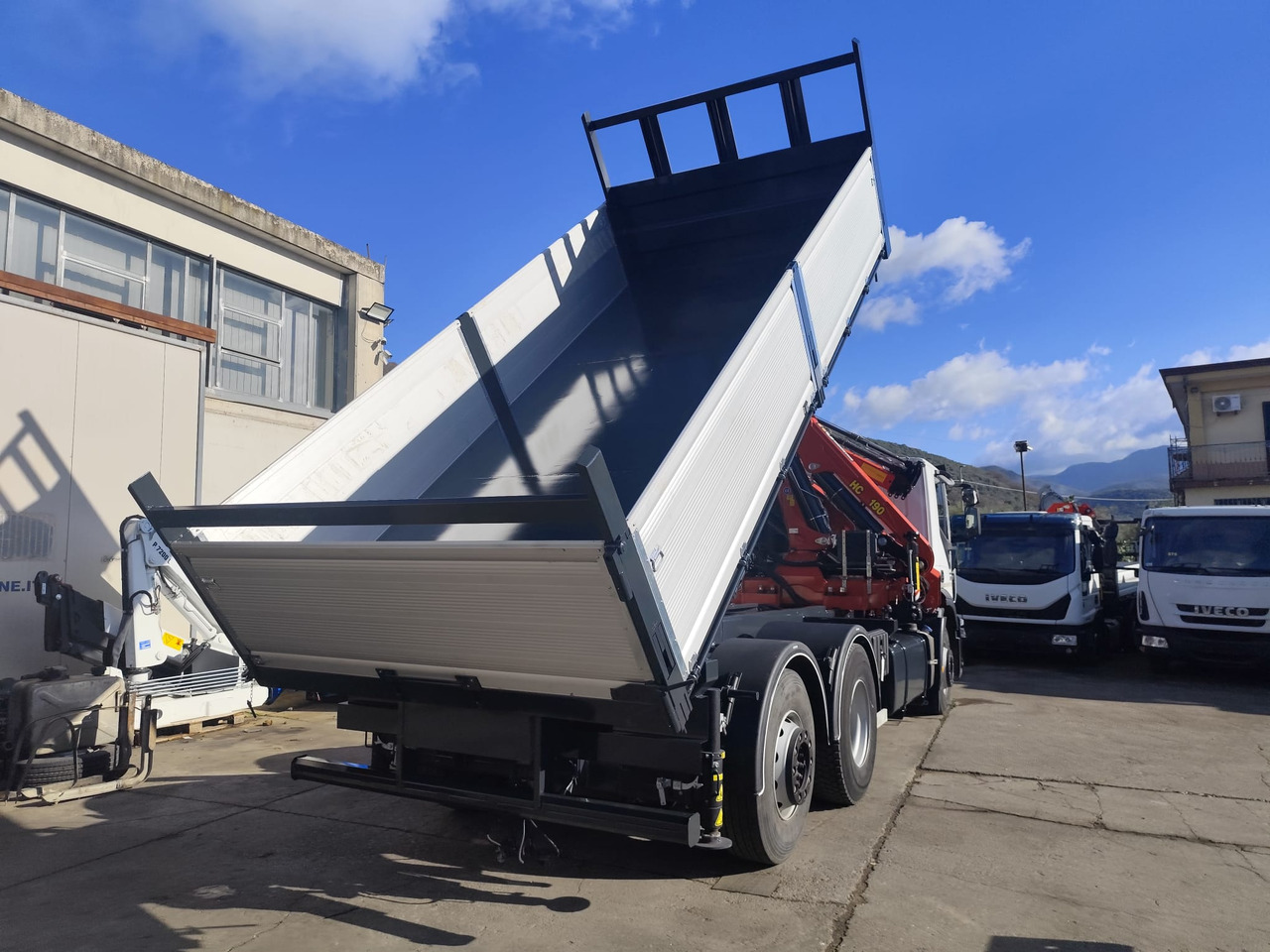 Камион со кран IVECO STRALIS CUBE 260S31: слика 7