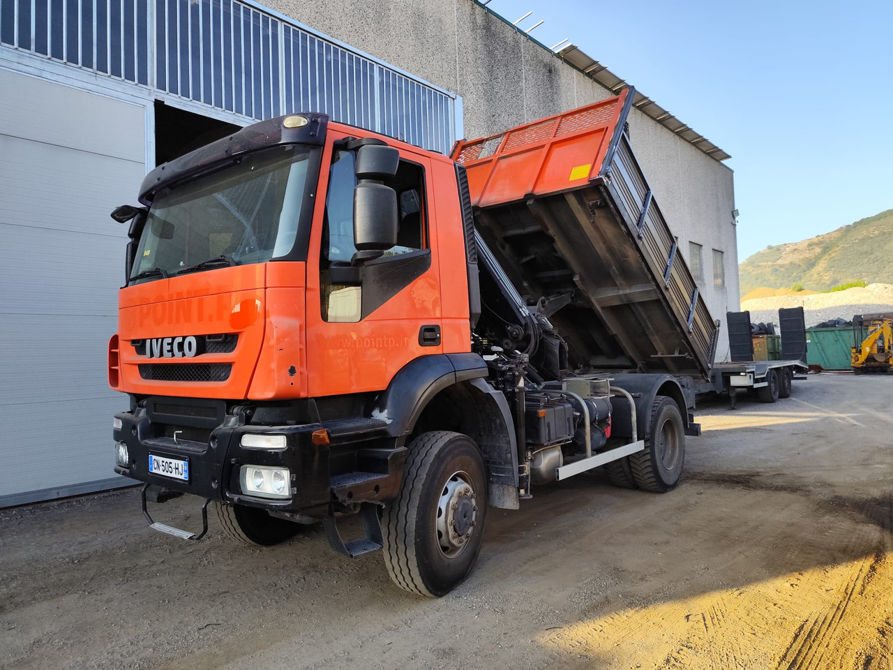 IVECO TRAKKER 190T36 - Камион со кран: слика 2 IVECO TRAKKER 190T36 - Камион со кран: слика 2
