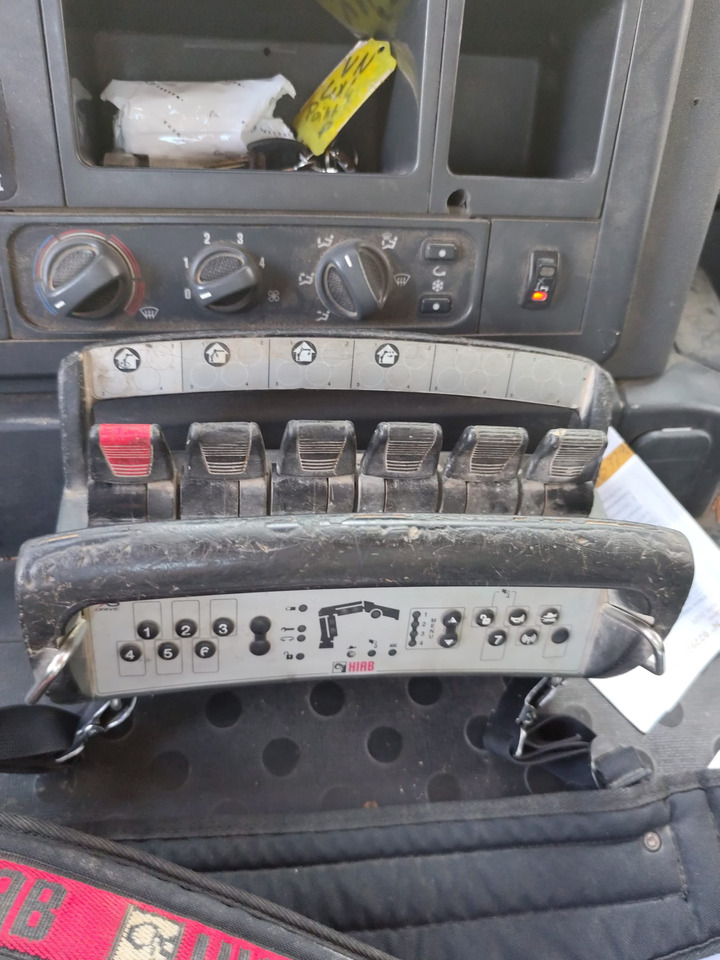 IVECO TRAKKER 190T36 - Камион со кран: слика 4 IVECO TRAKKER 190T36 - Камион со кран: слика 4