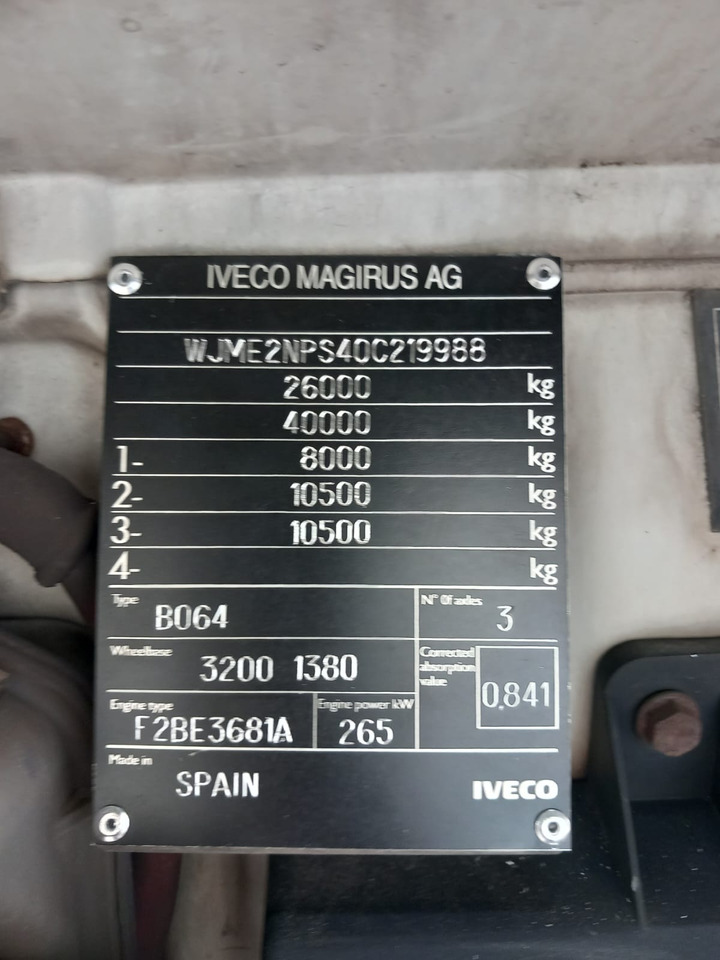 Камион со кран, Кипер IVECO TRAKKER 260T36: слика 40 Камион со кран, Кипер IVECO TRAKKER 260T36: слика 40