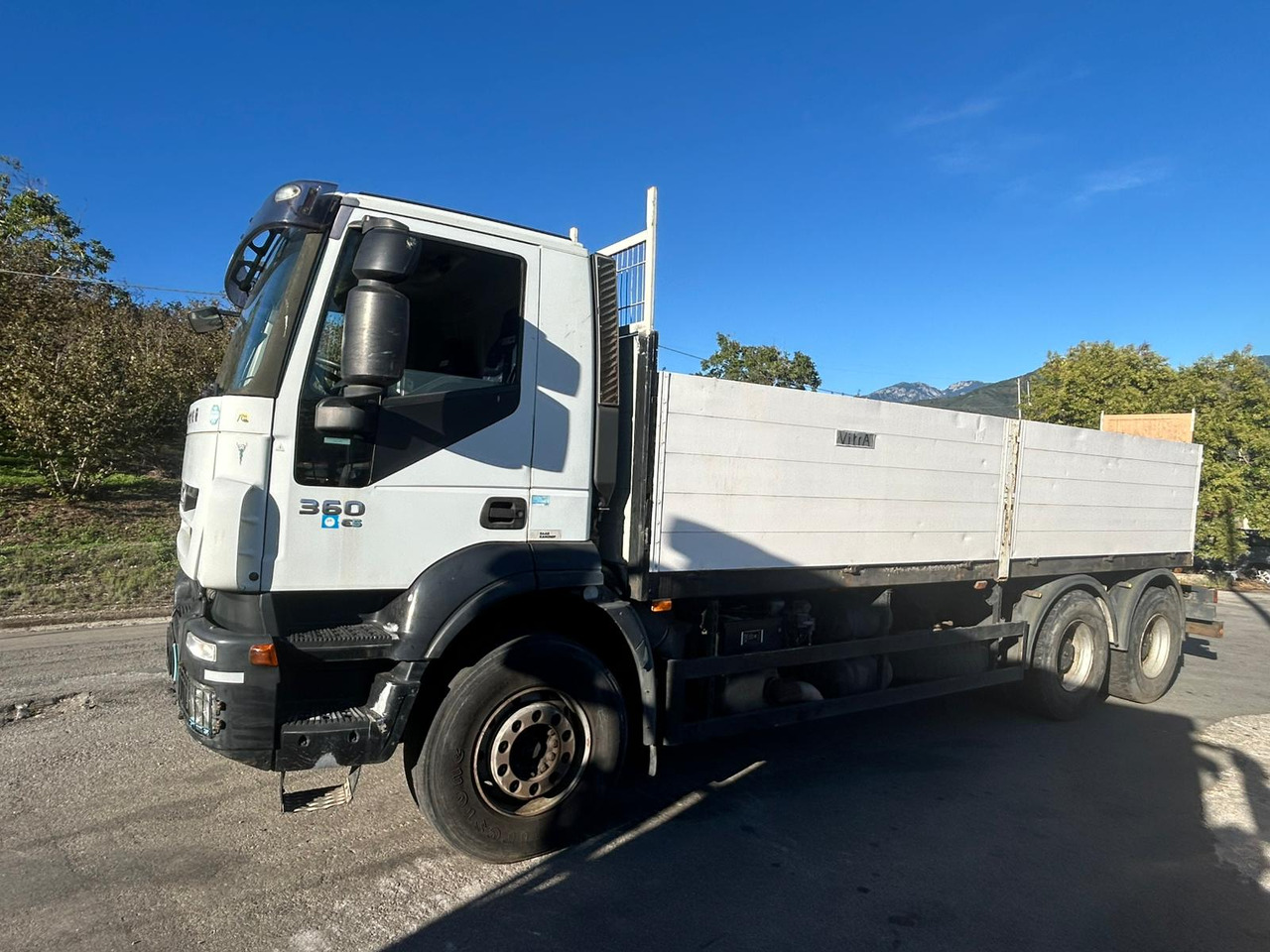 IVECO TRAKKER 260T36 - Камион со платформа: слика 2 IVECO TRAKKER 260T36 - Камион со платформа: слика 2