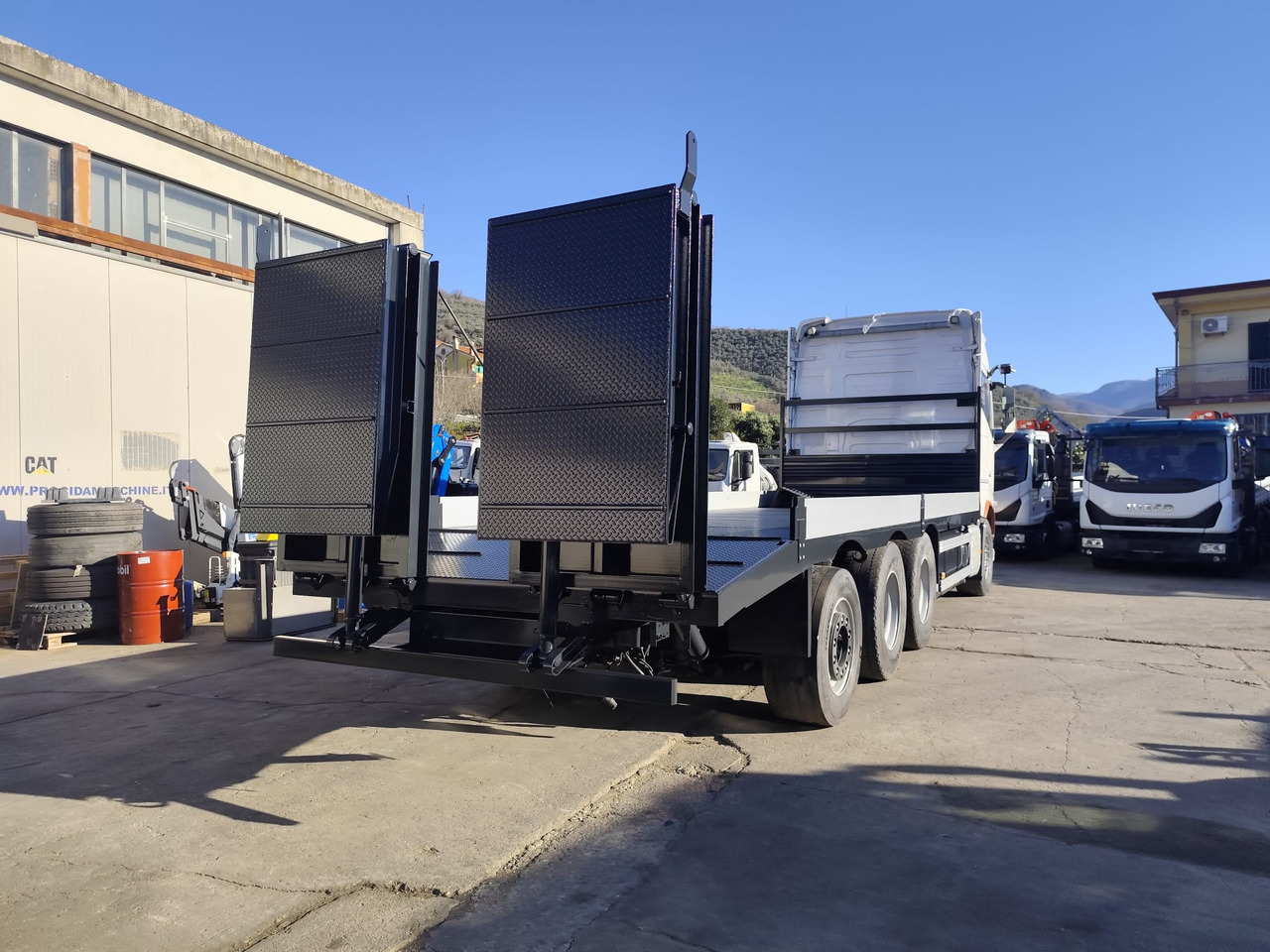Камион со платформа VOLVO FH16.660: слика 26