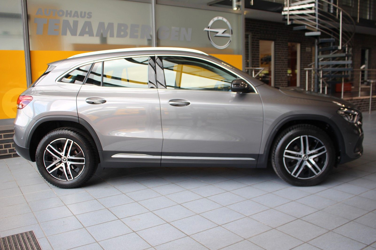 Mercedes-Benz GLA 180 Progressive Navi LED Kamera - SUV: слика 3 Mercedes-Benz GLA 180 Progressive Navi LED Kamera - SUV: слика 3
