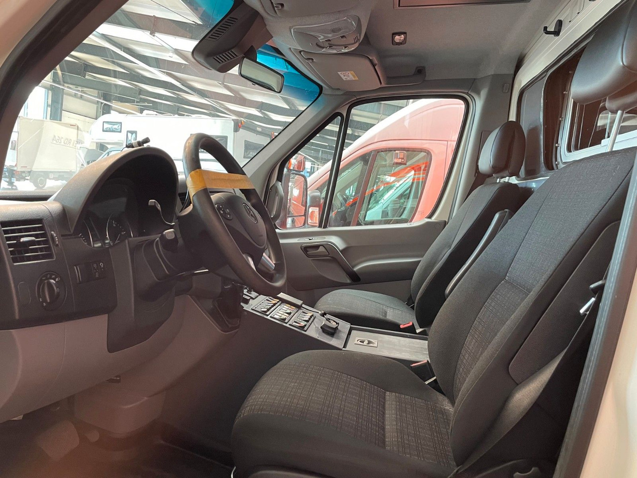 Амбулантно возило Mercedes-Benz Sprinter ll  519 CDI: слика 11