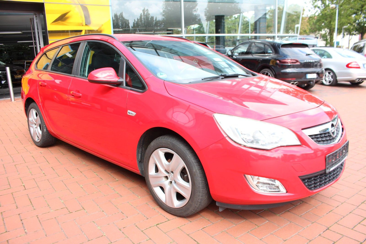 Opel Astra J Sports Tourer Design Edition - Караван: слика 5 Opel Astra J Sports Tourer Design Edition - Караван: слика 5