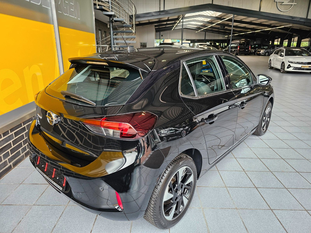 Opel Corsa F e Elegance Navi Pro SHZ LED 50KW DAB - Автомобил: слика 3 Opel Corsa F e Elegance Navi Pro SHZ LED 50KW DAB - Автомобил: слика 3