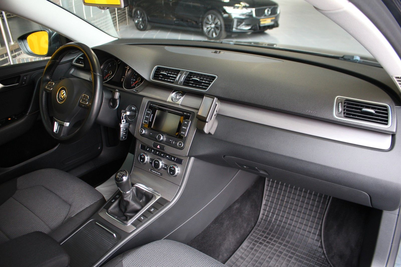 Volkswagen Passat Comfortline BlueMotion Navi PDC - Седан: слика 5 Volkswagen Passat Comfortline BlueMotion Navi PDC - Седан: слика 5