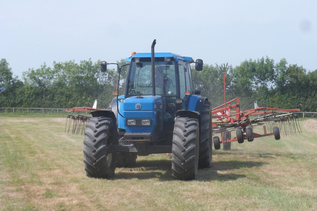 NEW HOLLAND 8340 - Трактор: слика 5 NEW HOLLAND 8340 - Трактор: слика 5