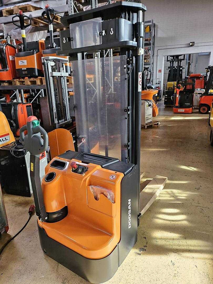 Doosan BSL16N - Сложувач: слика 1 Doosan BSL16N - Сложувач: слика 1