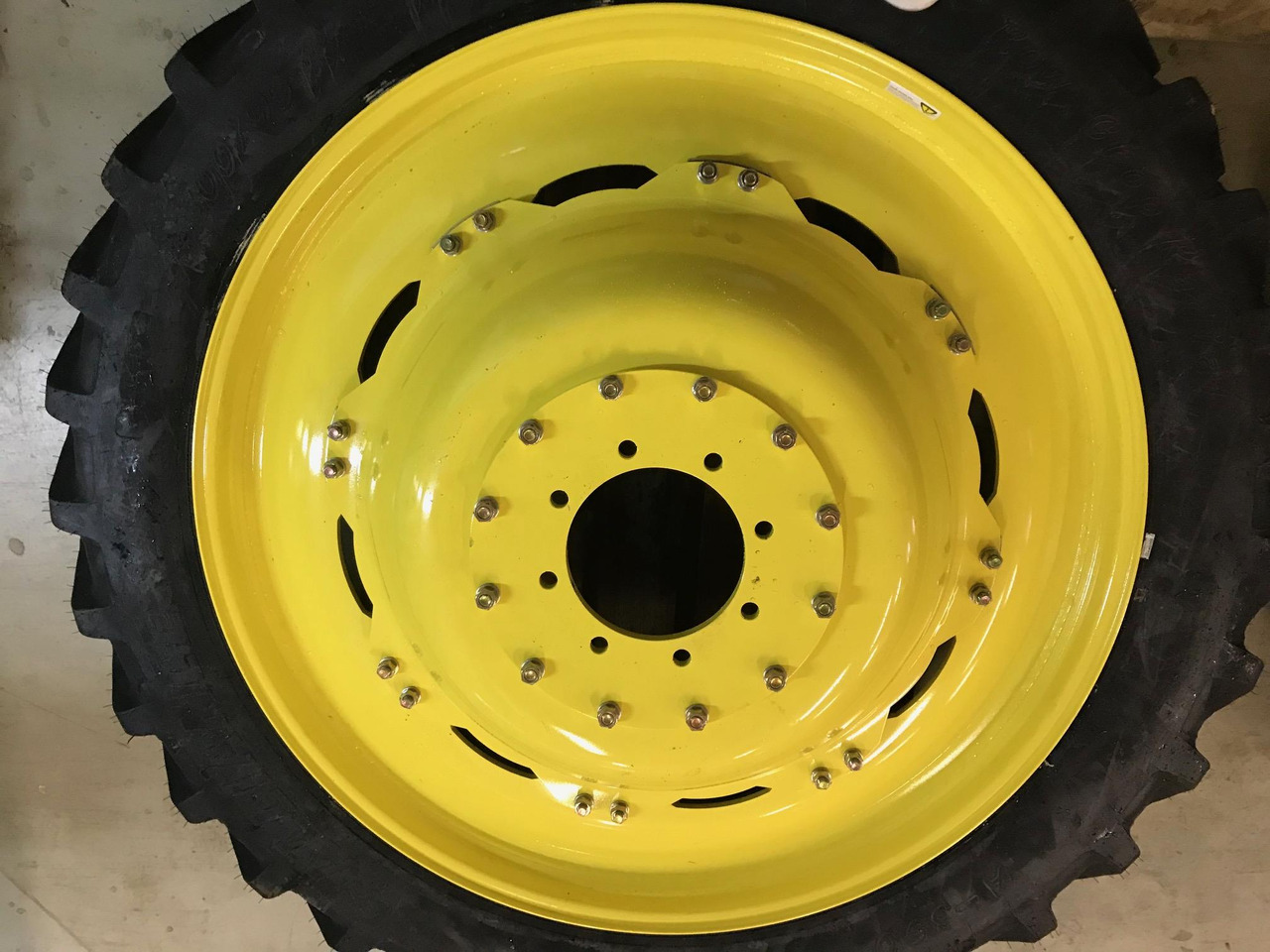 John Deere premium tillage wheel sets - Комплетно тркало за Земјоделска машина: слика 1 John Deere premium tillage wheel sets - Комплетно тркало за Земјоделска машина: слика 1