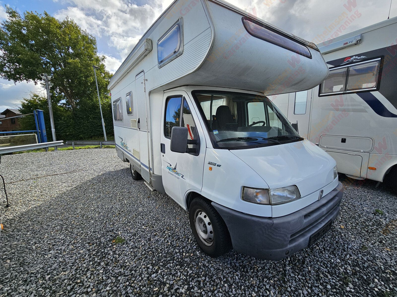DethleffsA 5820 6 Personen Zulassung - Алковен кампер: слика 2 DethleffsA 5820 6 Personen Zulassung - Алковен кампер: слика 2
