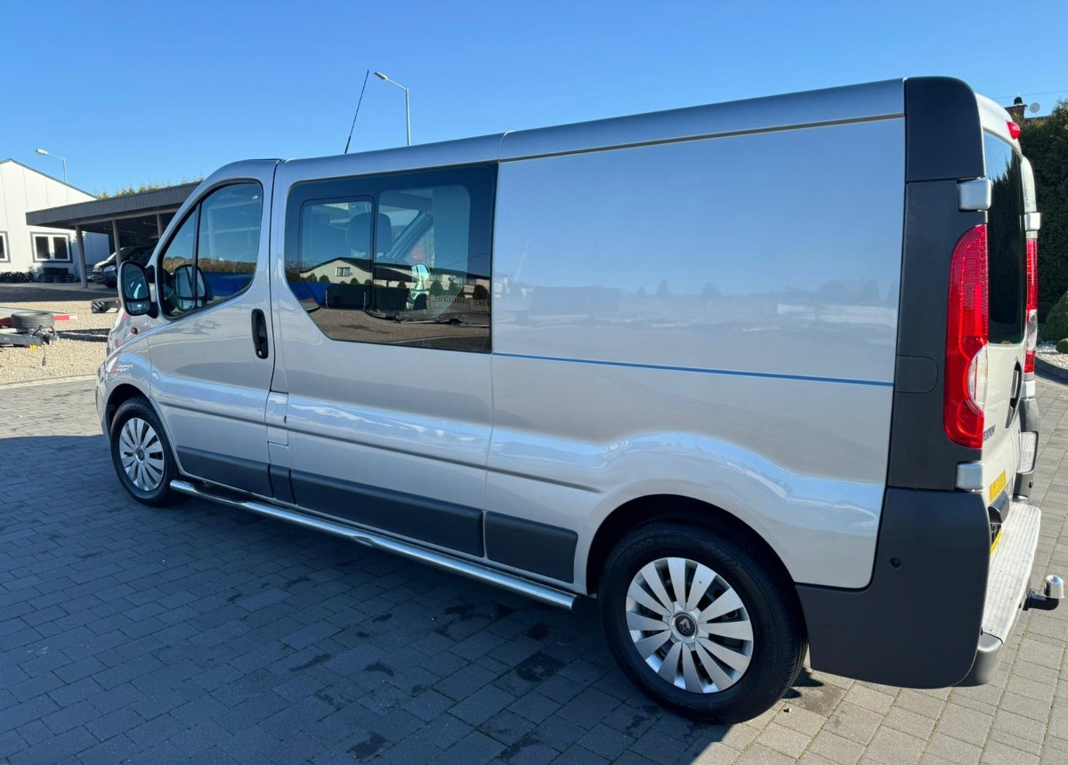 Renault Trafic 2.5 150ps 5- osobowy Doka Stan B. Dobry - Комби со двојна кабина: слика 4 Renault Trafic 2.5 150ps 5- osobowy Doka Stan B. Dobry - Комби со двојна кабина: слика 4