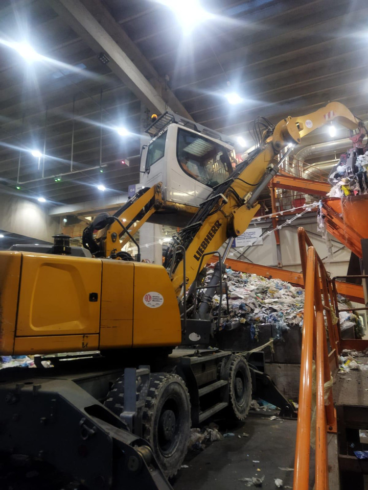 Liebherr LH22 M Litronic - Справувач со отпад/ Индустрија: слика 1 Liebherr LH22 M Litronic - Справувач со отпад/ Индустрија: слика 1