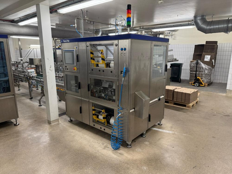 Tetra Pak Filmwrapper - Машина за пакување: слика 1 Tetra Pak Filmwrapper - Машина за пакување: слика 1